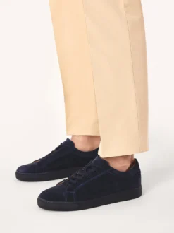 Perforowane przewiewne sneakersy z zamszu