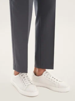Ponadczasowe sneakersy męskie w kolorze off-white