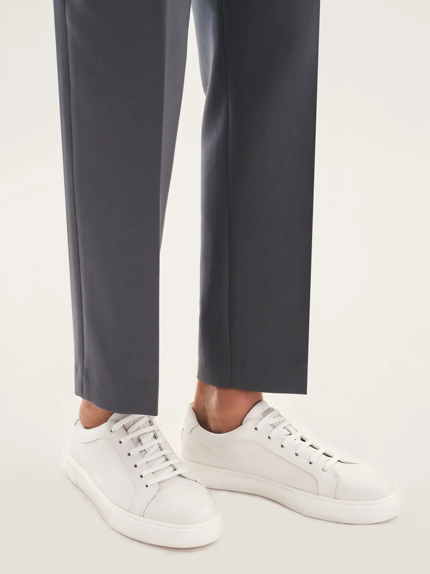 Ponadczasowe sneakersy męskie w kolorze off-white
