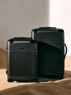 Średnia walizka PC na obrotowych kółkach