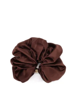 Satynowa scrunchie ze złotą ozdobą