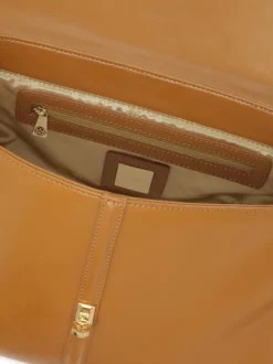 Skórzana brązowa torebka z eleganckim zapięciem