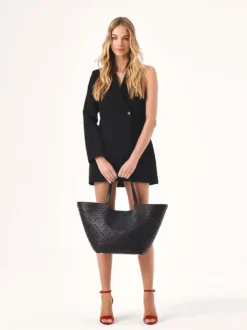 Skórzana torebka łódka w ażurowy wzór