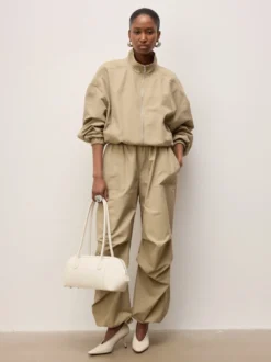 Skórzane czółenka off-white z rzeźbiarską linią