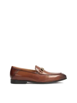 Skórzane loafersy męskie z metalową ozdobą