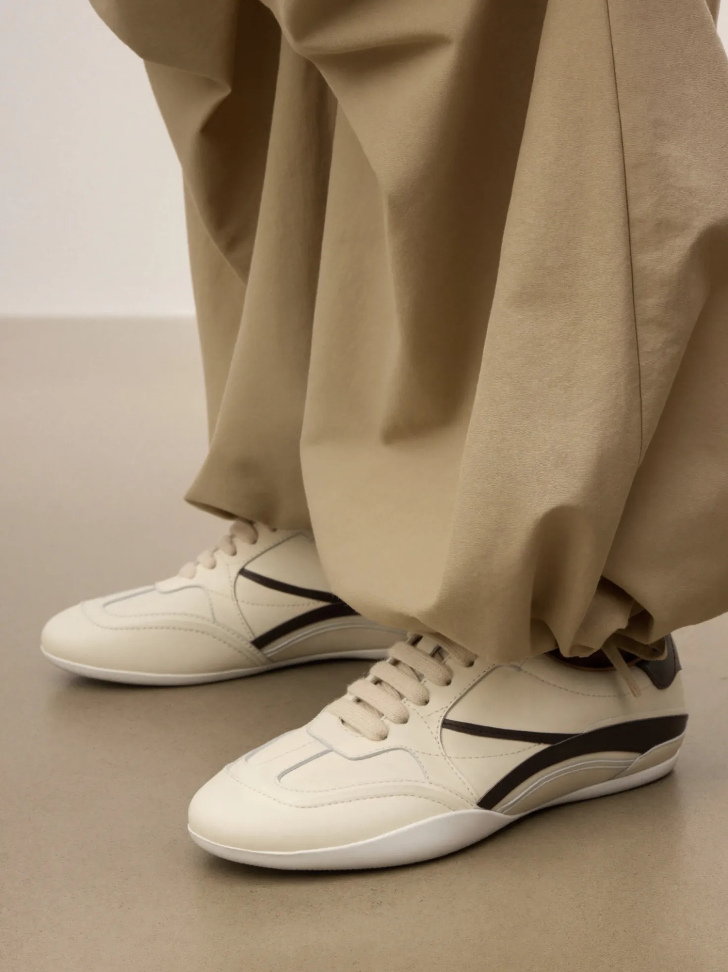 Skórzane sneakersy z kontrastowymi wstawkami