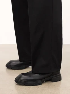 Skórzane trzewiki w militarnym stylu