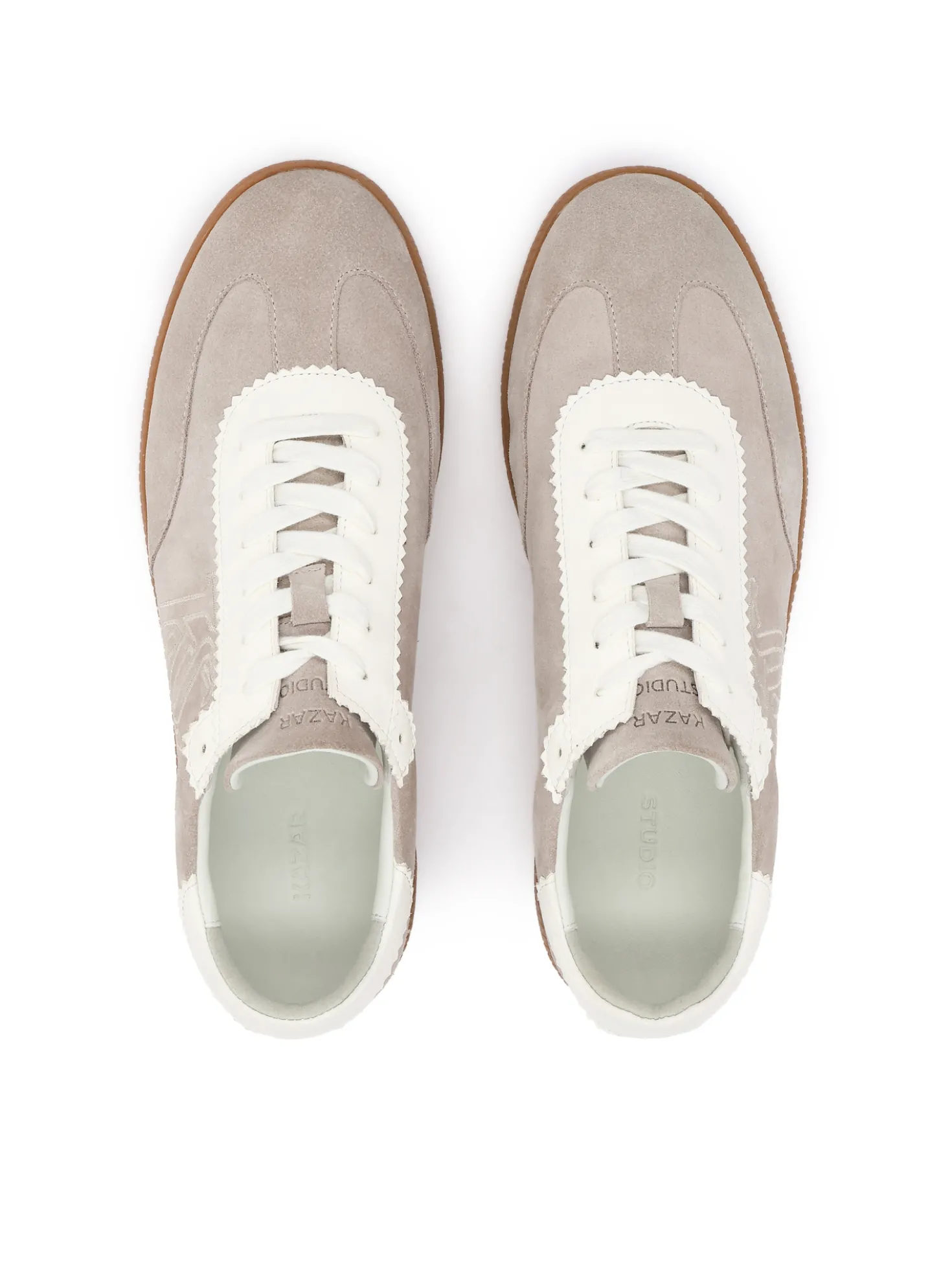 Sneakersy o linii retro z kontrastem faktur