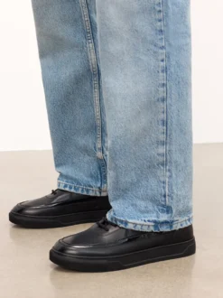 Sneakersy skórzane z wysoką cholewką na suwak i sznurowanie
