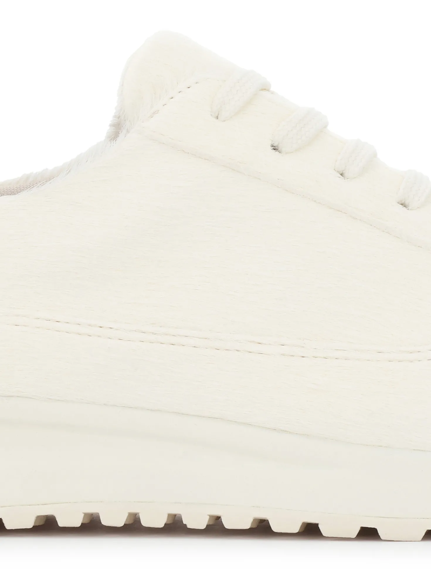 Sneakersy z elementami pokrytymi naturalnym włosiem