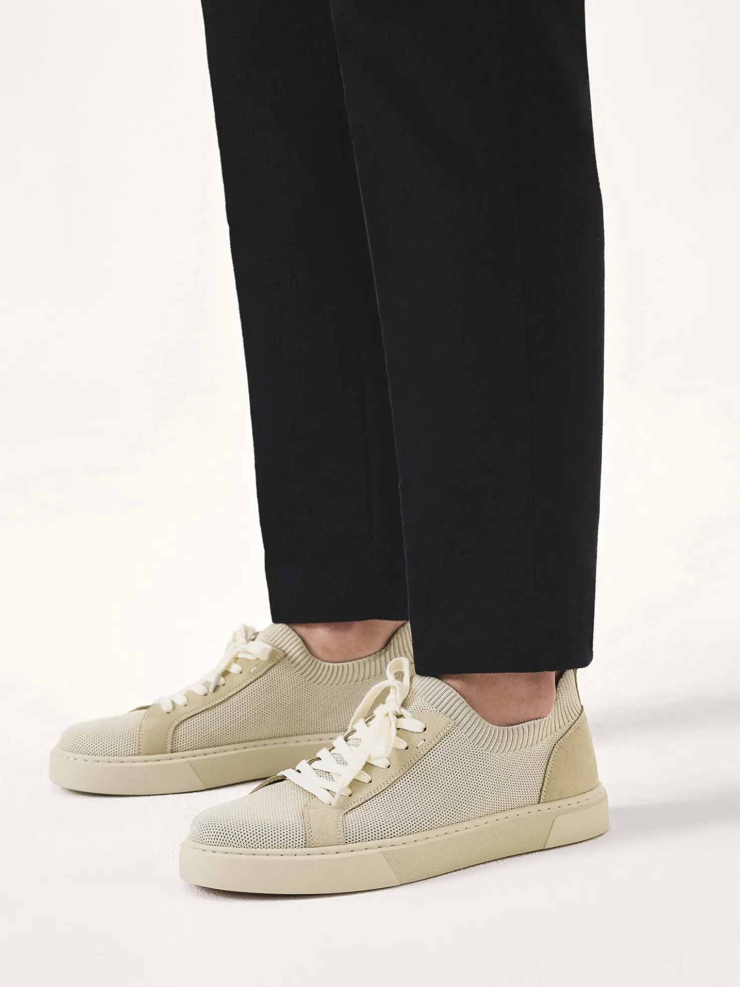 Sneakersy ze skarpetkową wsuwaną cholewką