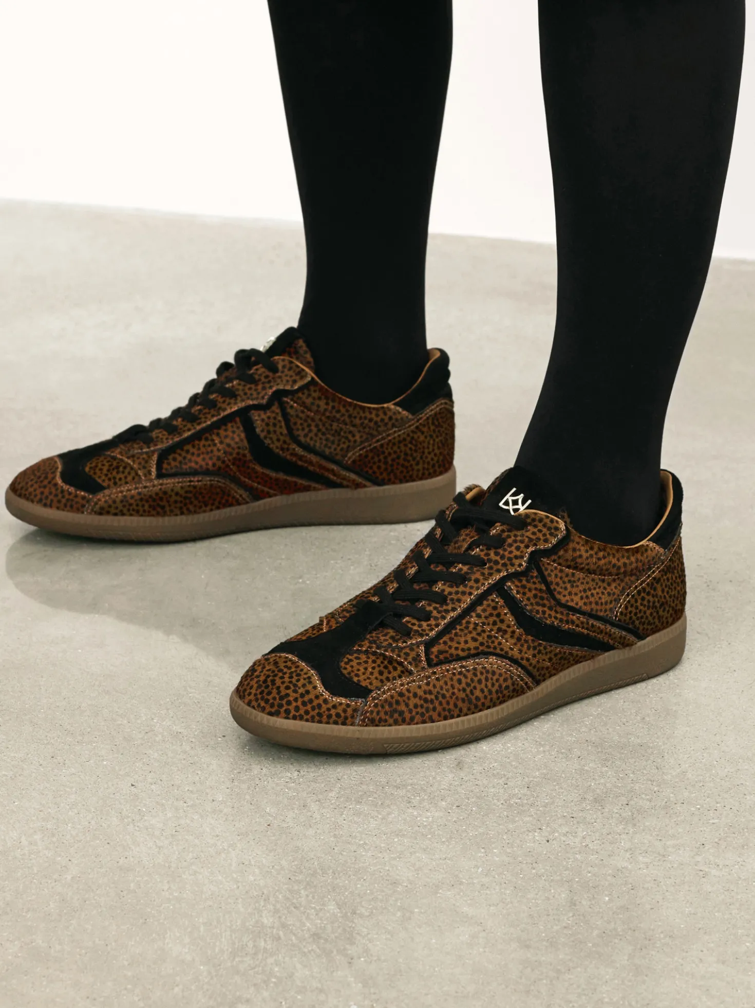 Sneakersy ze skóry z naturalnym włosiem