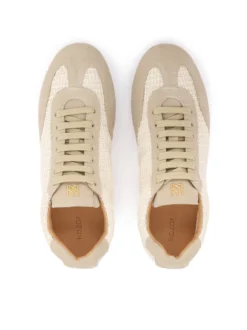 Sneakersy z naturalnych materiałów o subtelnej fakturze