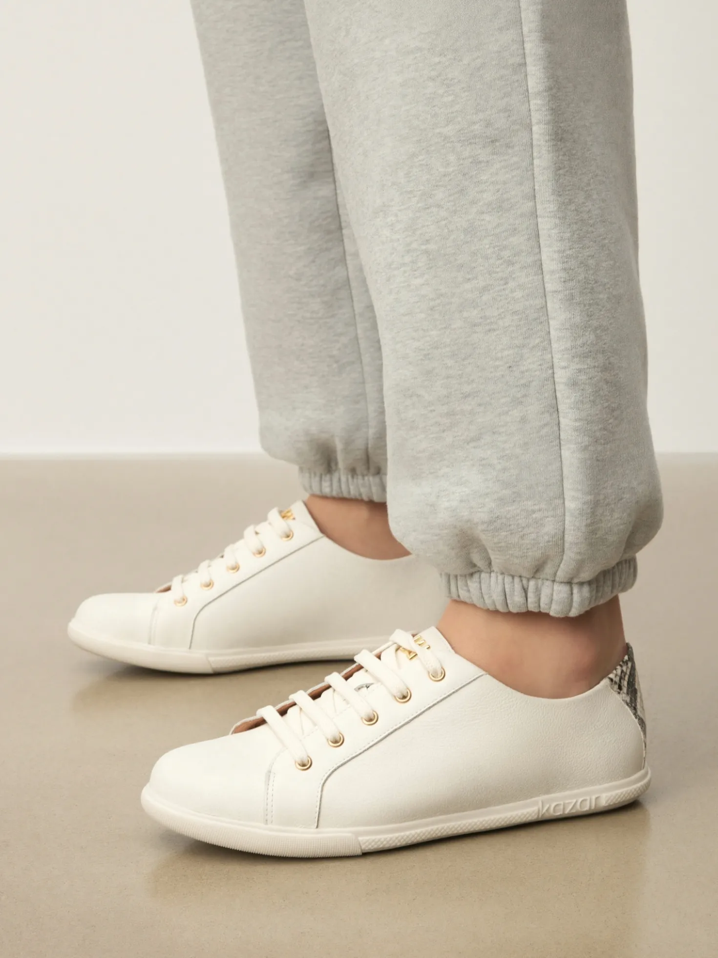 Sneakersy z ozdobną wstawką