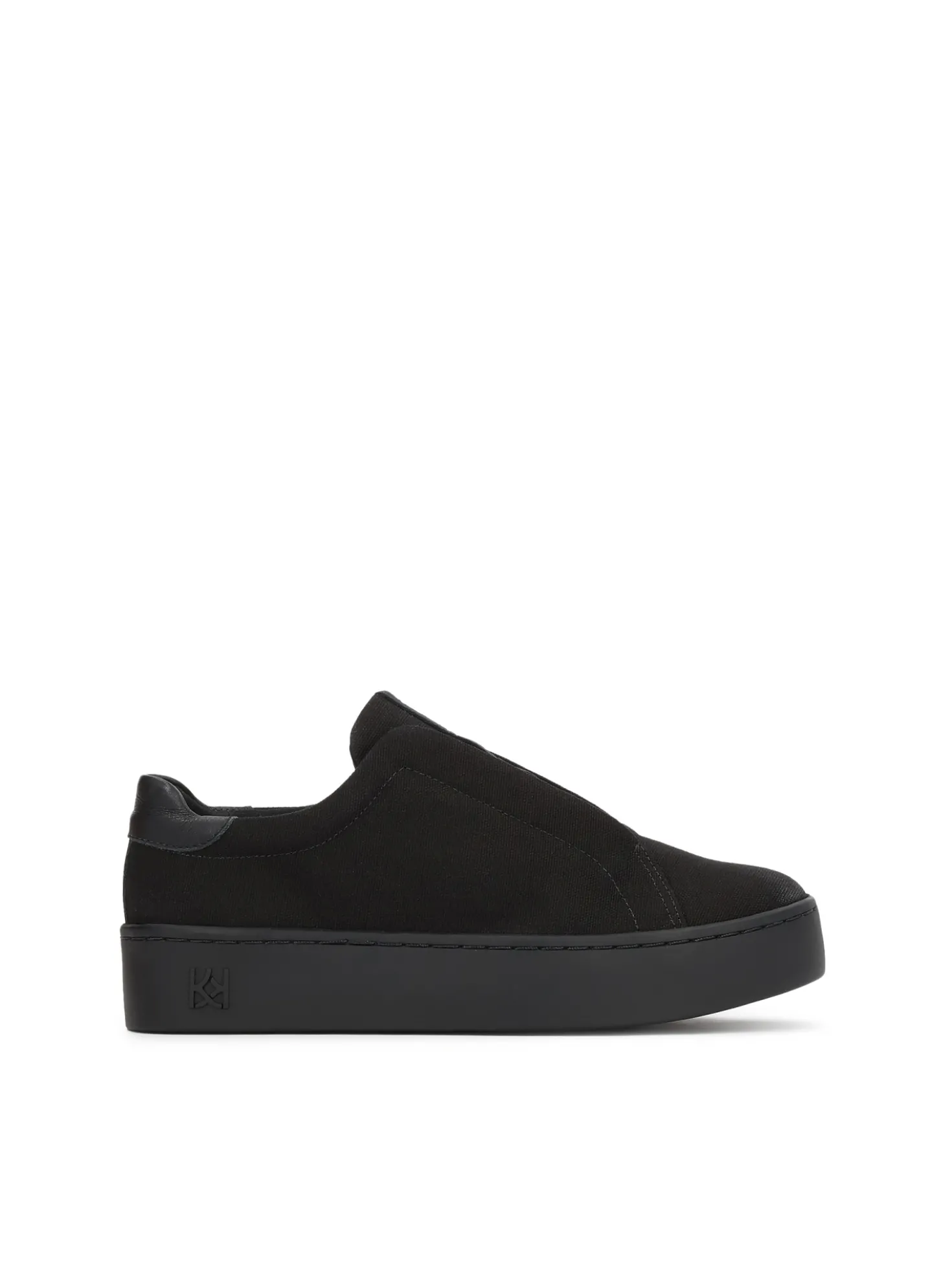 Sneakersy z tkaniny na grubszej podeszwie