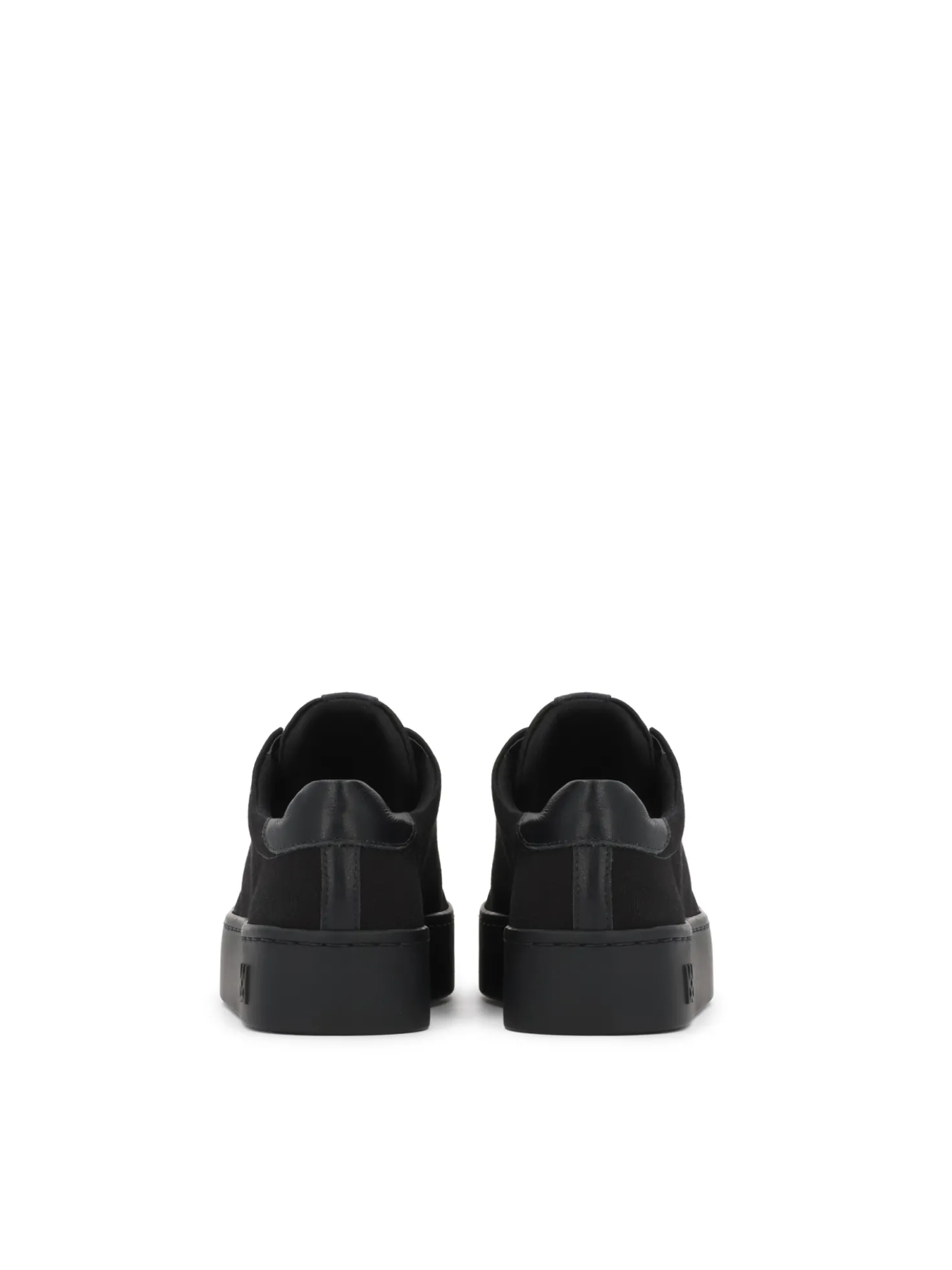 Sneakersy z tkaniny na grubszej podeszwie