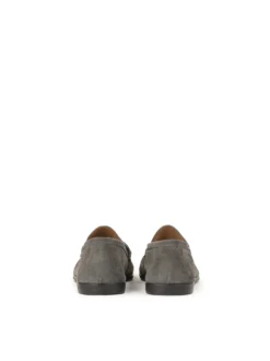 Szare loafersy z zamszu