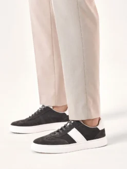 Szare zamszowe sneakersy z białymi wstawkami