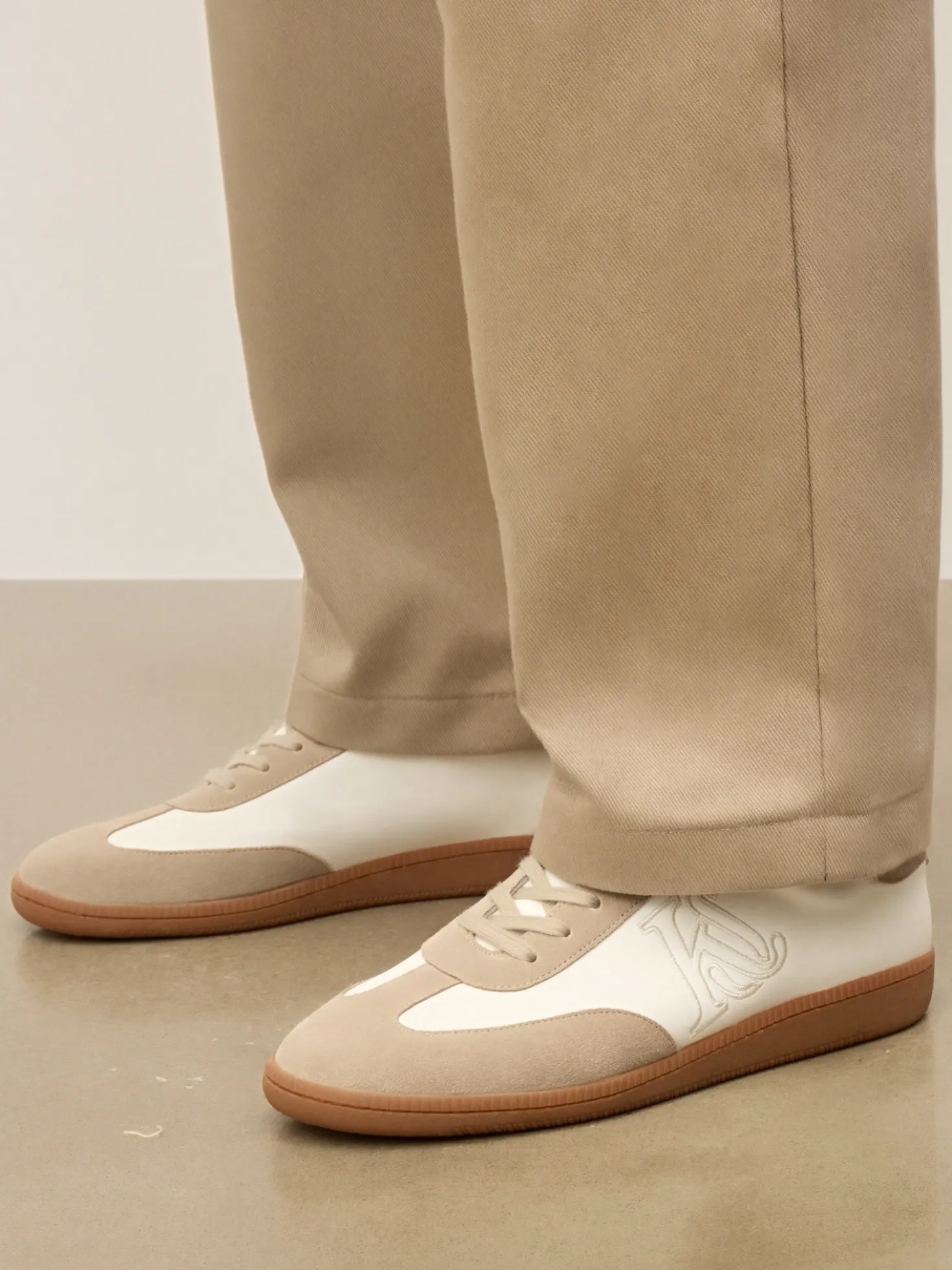 Sznurowane sneakersy z łączonych skór