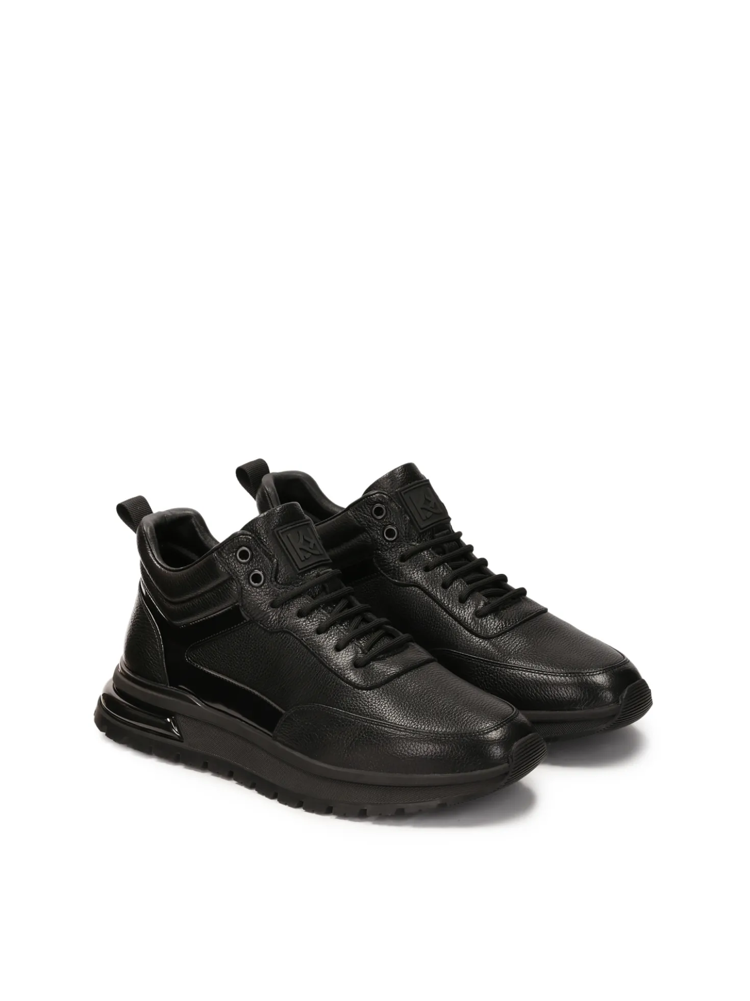 Sznurowane sneakersy ze sportową podeszwą