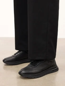 Sznurowane sneakersy ze sportową podeszwą