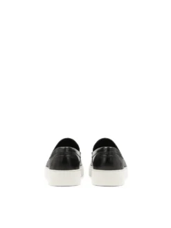 Wsuwane czarne loafersy z białą podeszwą typu sneakers