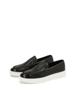 Wsuwane czarne loafersy z białą podeszwą typu sneakers