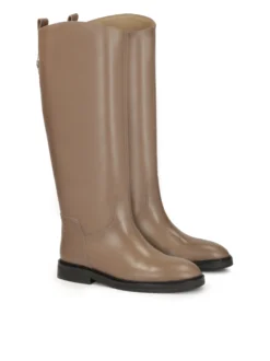 Wsuwane kozaki oficerki w kolorze taupe