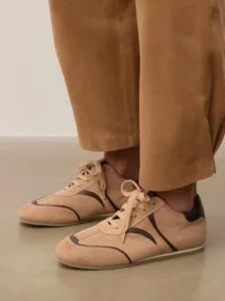 Zamszowe sneakersy ze wstawkami z gładkiej skóry
